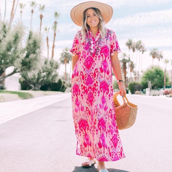 Soft Surroundings Dresses & Skirts - SOFT SURROUNDINGS embroidered pink Palace Maxi Dress Pink S